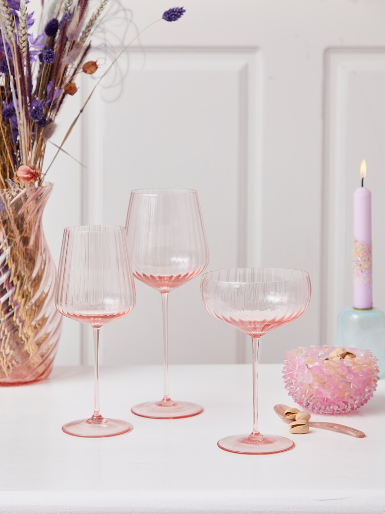 vinglas, rött vinglas, vitt vinglas, remix av Sophie, munblåst vinglas, borrlock, rosa vinglas.