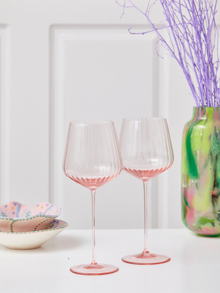 vinglas, rött vinglas, vitt vinglas, remix av Sophie, munblåst vinglas, borrlock, rosa vinglas.