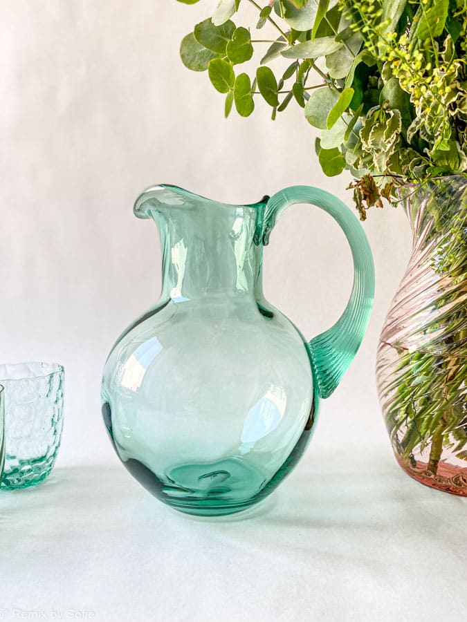 swirlande, kanna med swirl, beryl, anna von lipa, swirl kanna, glas kanna, munblåst kanna, glas kanna, anna von lipa glas, anna von lipa återförsäljare, remix av sofie