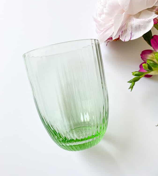 bambu ljusgrön, anna von lipa, remix av Sofie, anna von lipa glas, munblåst glas, handblåst glas, glas, dricksglas, vattenglas, färgat glas, blanda och mattck glas, blanda & mattck glas, tumlare, wawe glas, virvla glas, harlekinglas, spiralglas, bambuglas, olivglas, bordsduk, anna von lipa glas, anna von lipa återförsäljare