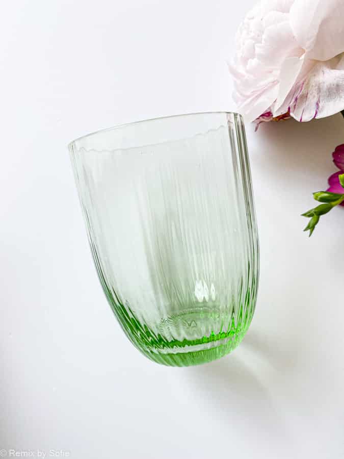 bambu ljusgrön, anna von lipa, remix av Sofie, anna von lipa glas, munblåst glas, handblåst glas, glas, dricksglas, vattenglas, färgat glas, blanda och mattck glas, blanda & mattck glas, tumlare, wawe glas, virvla glas, harlekinglas, spiralglas, bambuglas, olivglas, bordsduk, anna von lipa glas, anna von lipa återförsäljare
