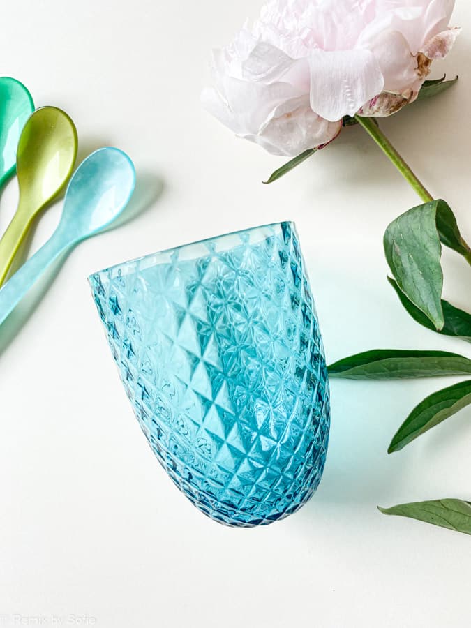 harlekin i mörk aqua, harlekinglas, olivglas, bambuglas, anna von lipa mix & match, swilglas, waweglas, harlekinglas, tumlare, vattenglas, dricksglas, dricksglas, målat glas, heminredning, bordsduk, glas från anna von lipa, anna von lipa återförsäljare, remix av sofie