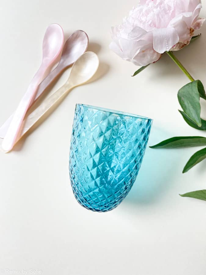 harlekin i mörk aqua, harlekinglas, olivglas, bambuglas, anna von lipa mix & match, swilglas, waweglas, harlekinglas, tumlare, vattenglas, dricksglas, dricksglas, målat glas, heminredning, bordsduk, glas från anna von lipa, anna von lipa återförsäljare, remix av sofie