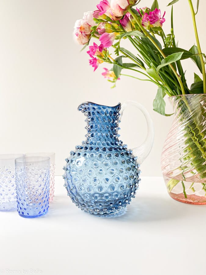 2 liter kanna i blå rök, remix av sofie, 2 liter kanna, anna von lipa igelkott kanna, kanna i igelkott glas, anna von lipa återförsäljare, anna von lipa kanna, anna von lipa igelkott kanna, igelkott kanna, igelkott kanna, hobnail kanna, hobnail glas, hobnail glas kanna