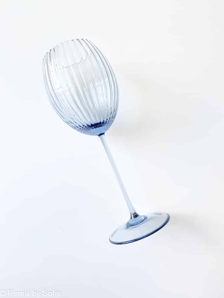 champagneglas, lyonklart vinglas, lyon, anna von lipa, munblåst glas, glas, från Tjeckien, handgjort, borrlock, remix från Sofia, design,
