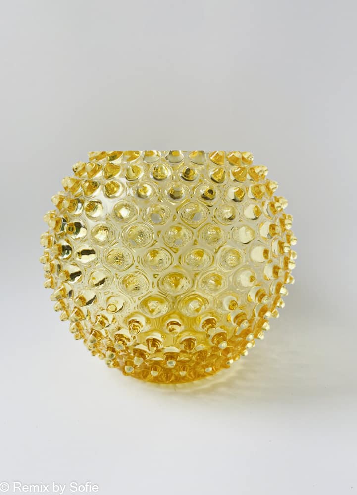 Porcupine vas 18 cm citron, anna von lipa vas, vas i porcupine glas, munblåst glas, hobnail glas, bohemiskt glas, remix av sofie, vas, blomvas, vas från Anna von Lipa, boromslag