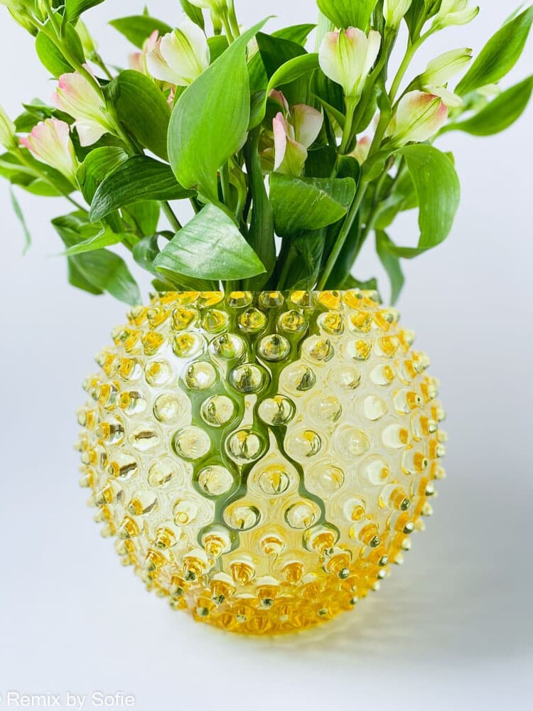 Porcupine vas 18 cm citron, anna von lipa vas, vas i porcupine glas, munblåst glas, hobnail glas, bohemiskt glas, remix av sofie, vas, blomvas, vas från Anna von Lipa, boromslag