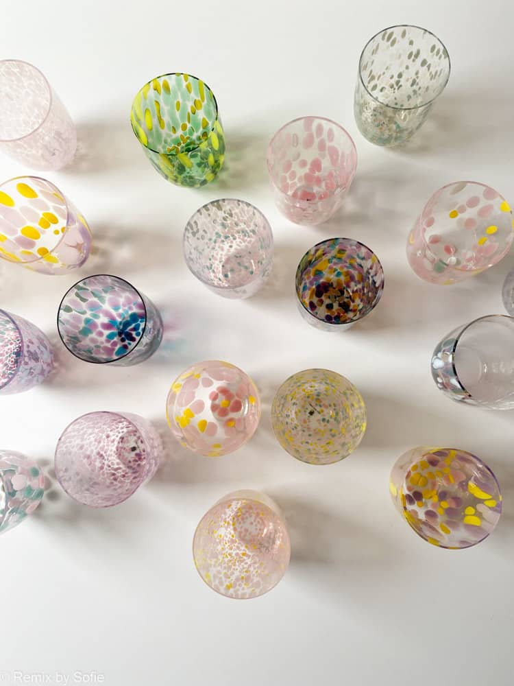 remix av sofie, stänk citron och gul, gsplash gul och rosa, stänk gul, rosa och lila, konfetti silkeslen, konfetti ocean, konfetti i rosa och lila, stänk multicolor.anna von lipa, konfetti glas, anna von lipa glas, stänk glas, glas med opalfläckar, bohemiska glasögon, handblåsta glasögon, tjeckisk design, tjeckiska glasögon