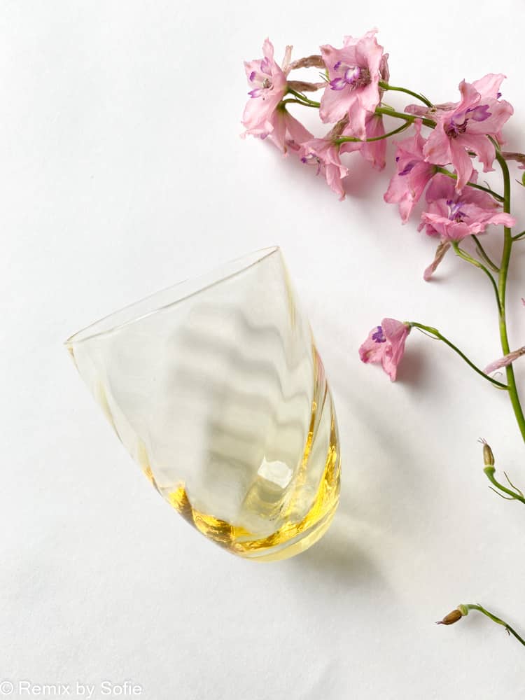 virvla glas i gult, anna von lipa mix & match, virvla glas, wawe glas, harlekin glas, tumlare, vattenglas, dricksglas, dricksglas, anna von lipa glas, remix av sofie anna von lipa återförsäljare,
