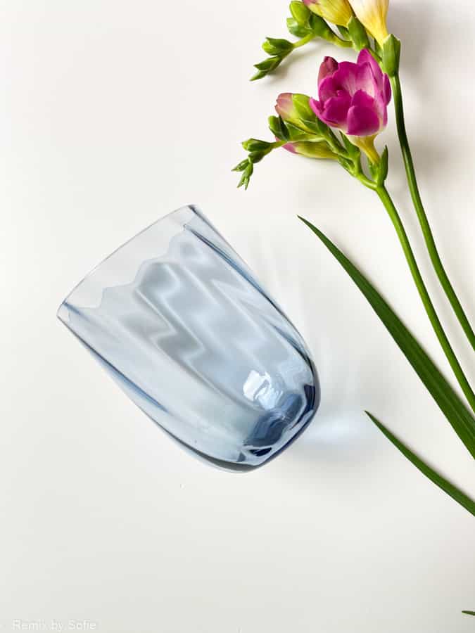swil glas i blå rök, anna von lipa mix & match, swirl glas, wawe glas, harlekin glas, tumlare, vattenglas, dricksglas, anna von lipa glas, remix av sofie anna von lipa återförsäljare,
