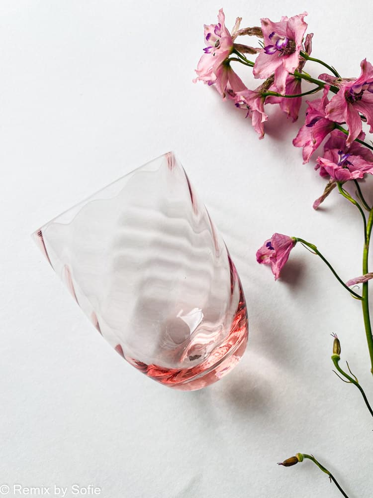 virvla glas i rosa, anna von lipa mix & match, virvla glas, wawe glas, harlekin glas, tumlare, vattenglas, dricksglas, dricksglas, anna von lipa glas, remix av sofie anna von lipa återförsäljare,