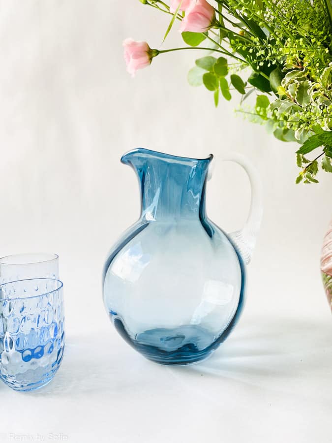virvlande, kanna med virvla, blå rök, anna von lipa, virvla kanna, glas kanna, munblåst kanna, glas kanna, anna von lipa glas, anna von lipa återförsäljare, remix av sofie