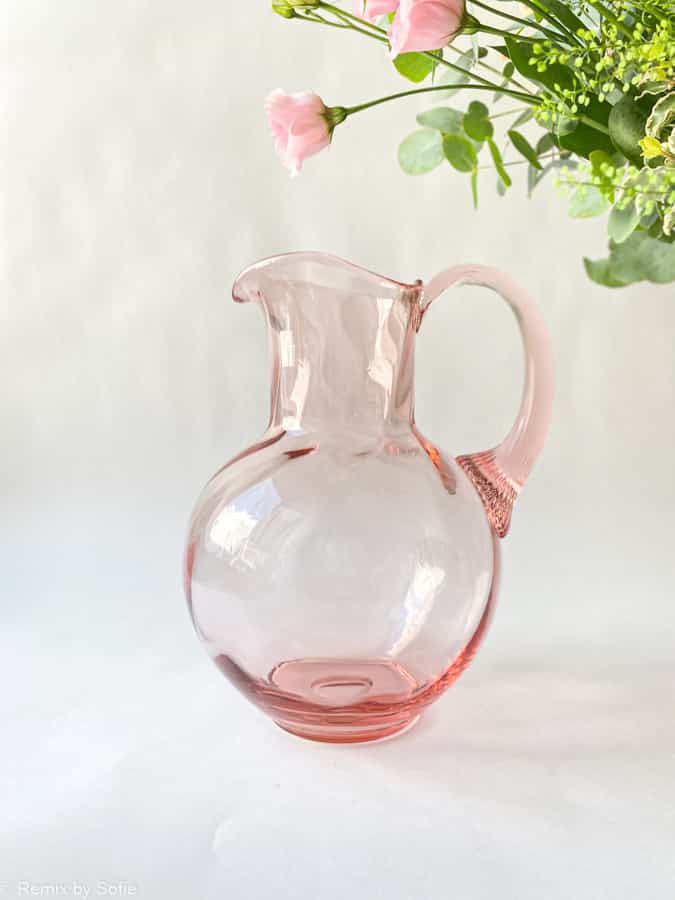 virvlande, kanna med virvla, rosa virvla kanna, kanna i rosa, anna von lipa, virvla kanna, glas kanna, munblåst kanna, glas kanna, anna von lipa glas, anna von lipa återförsäljare, remix av sofie