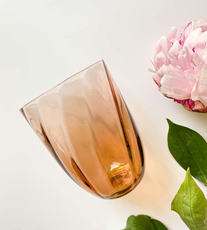 virvla brunt, virvla bronsbrunt, anna von lipa, Remix av Sofie, anna von lipa glas, handblåst glas, dricksglas, vattenglas, färgat glas, blanda och matck glas, blanda & matck glas, tumlare, wawe glas, svirkglas, harlekinglas, spiralglas, bambuglas, olivglas, bordsduk, anna von lipa återförsäljare