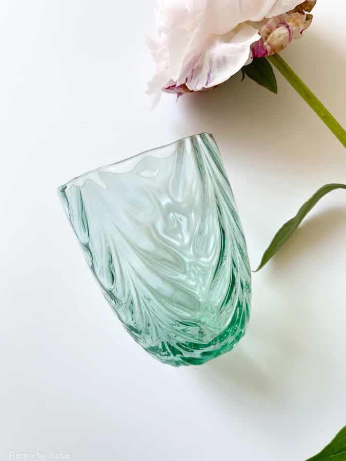 wawe i beryl, anna von lipa, Remix av Sofie, anna von lipa glas, munblåst glas, handblåst glas, glas, dricksglas, vattenglas, färgat glas, blanda och mattck glas, blanda & mattck glas, tumlare, wawe glas, virvla glas, harlekinglas, spiralglas, bambuglas, olivglas, bordsduk, anna von lipa glas, anna von lipa återförsäljare