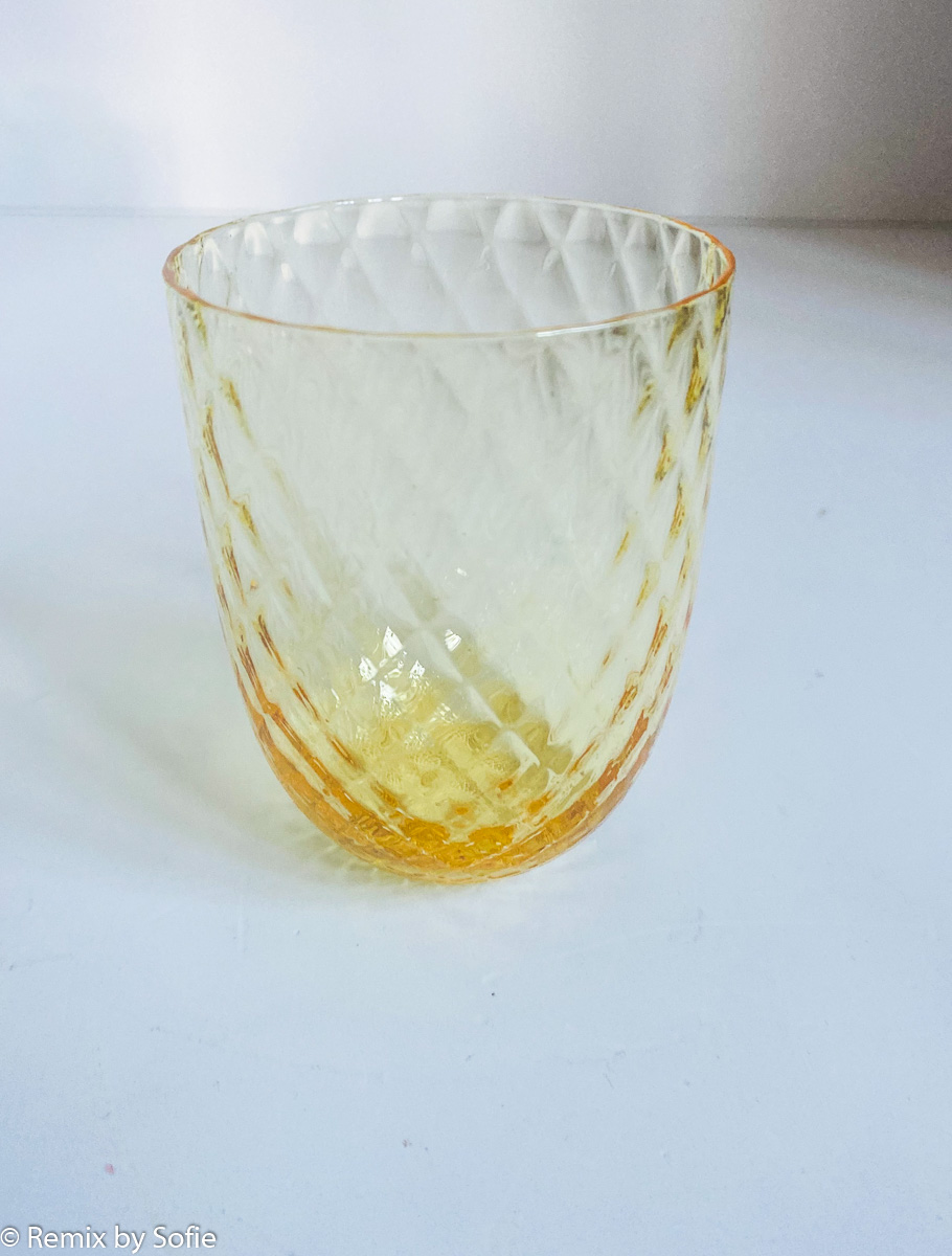 harlekinglas i citron och gult, olivglas, bambuglas, anna von lipa mix & match, swilglas, waweglas, harlekinglas, tumlare, vattenglas, dricksglas, dricksglas, målat glas, heminredning, dukning, glas av anna von lipa, anna von lipa återförsäljare, remix av sofie