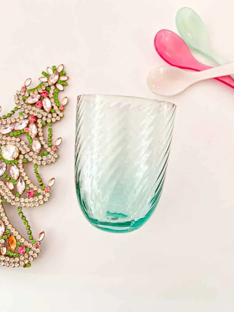 Anna von lipa mixar och matchar glas, spiralglas, beyl, remix av Sofia
