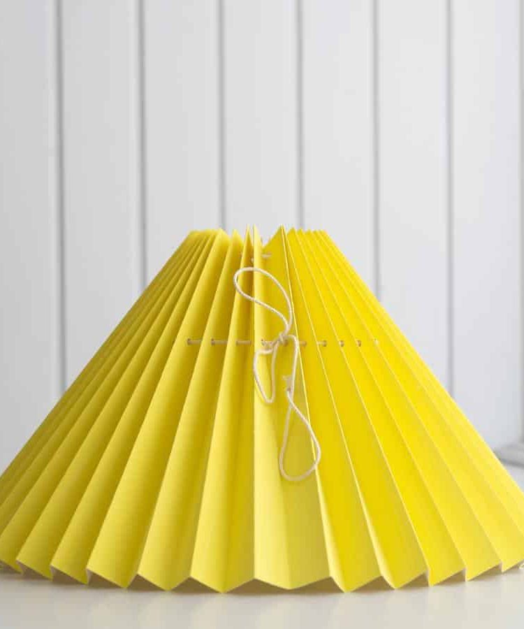 gul lampskärm, rosa veckad lampskärm, veckad lampskärm, rosa rosor, lampskärmar, veckad lampskärm, lampskärm, färgad lampskärm.