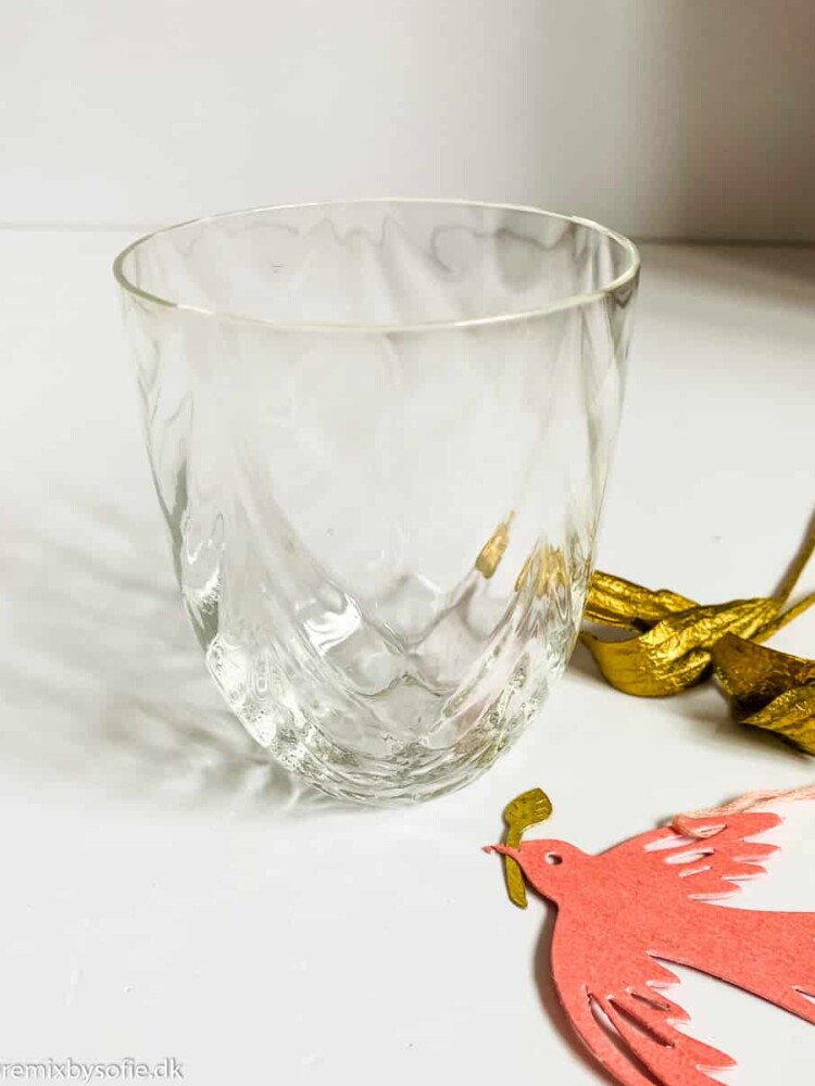 Anna von Lipa mixar och matchar glaset i klart glas