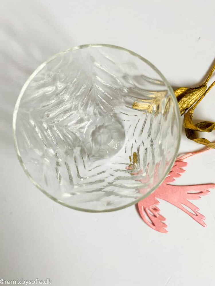 Anna von Lipa mixar och matchar glaset i klart glas