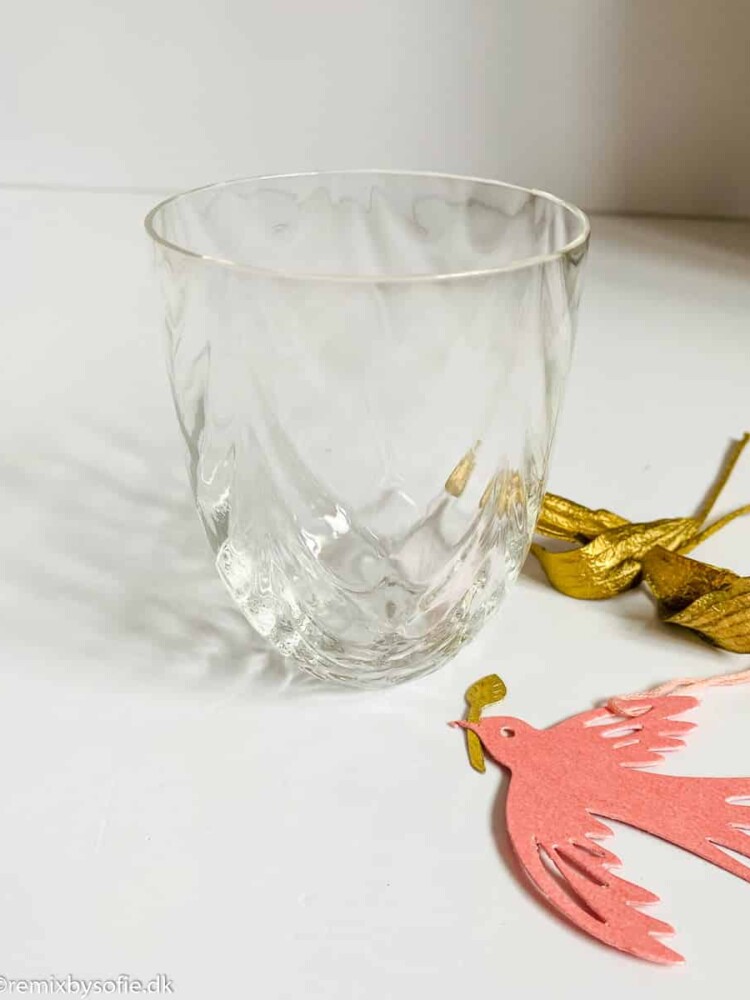 Anna von Lipa mixar och matchar glaset i klart glas