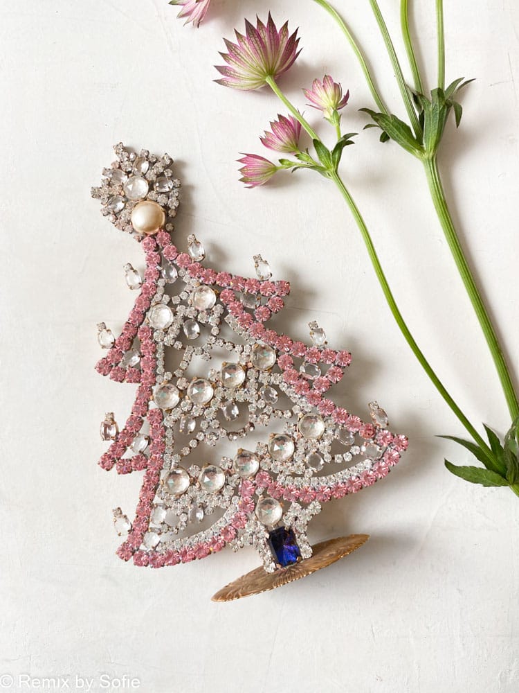Julgran i rhinestone, rhinestone julgran, rhinestone träd, julgran i rhinestone, vintage julgran, julgran i vintage sten, vintage rhinstone, julgranar i sten, juldekorationer, julgran rhinstones, julprydnad, tjeckiska julgran, remix av sofie, rhinstensjuletræ, juldekorationer, vintage jul, julgran från Tjeckien, tjeckisk jul