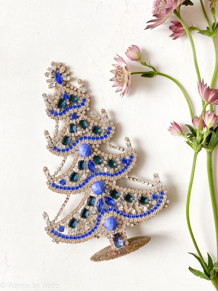 Julgran i rhinestone, rhinestone julgran, rhinestone träd, julgran i rhinestone, vintage julgran, julgran i vintage sten, vintage rhinstone, julgranar i sten, juldekorationer, julgran rhinstones, julprydnad, tjeckiska julgran, remix av sofie, rhinstensjuletræ, juldekorationer, vintage jul, julgran från Tjeckien, tjeckisk jul