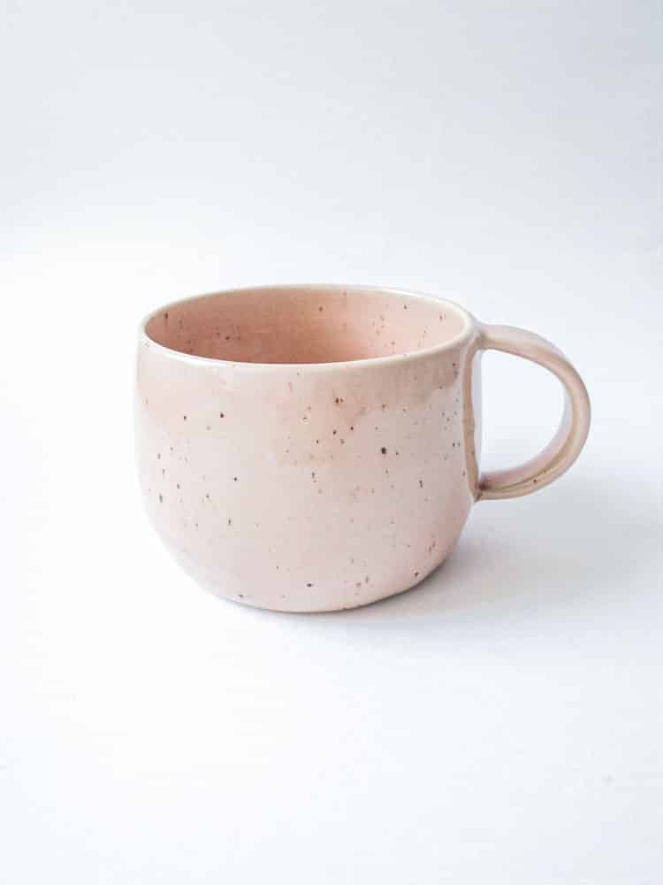 stor keramisk mugg med handtag i rosa