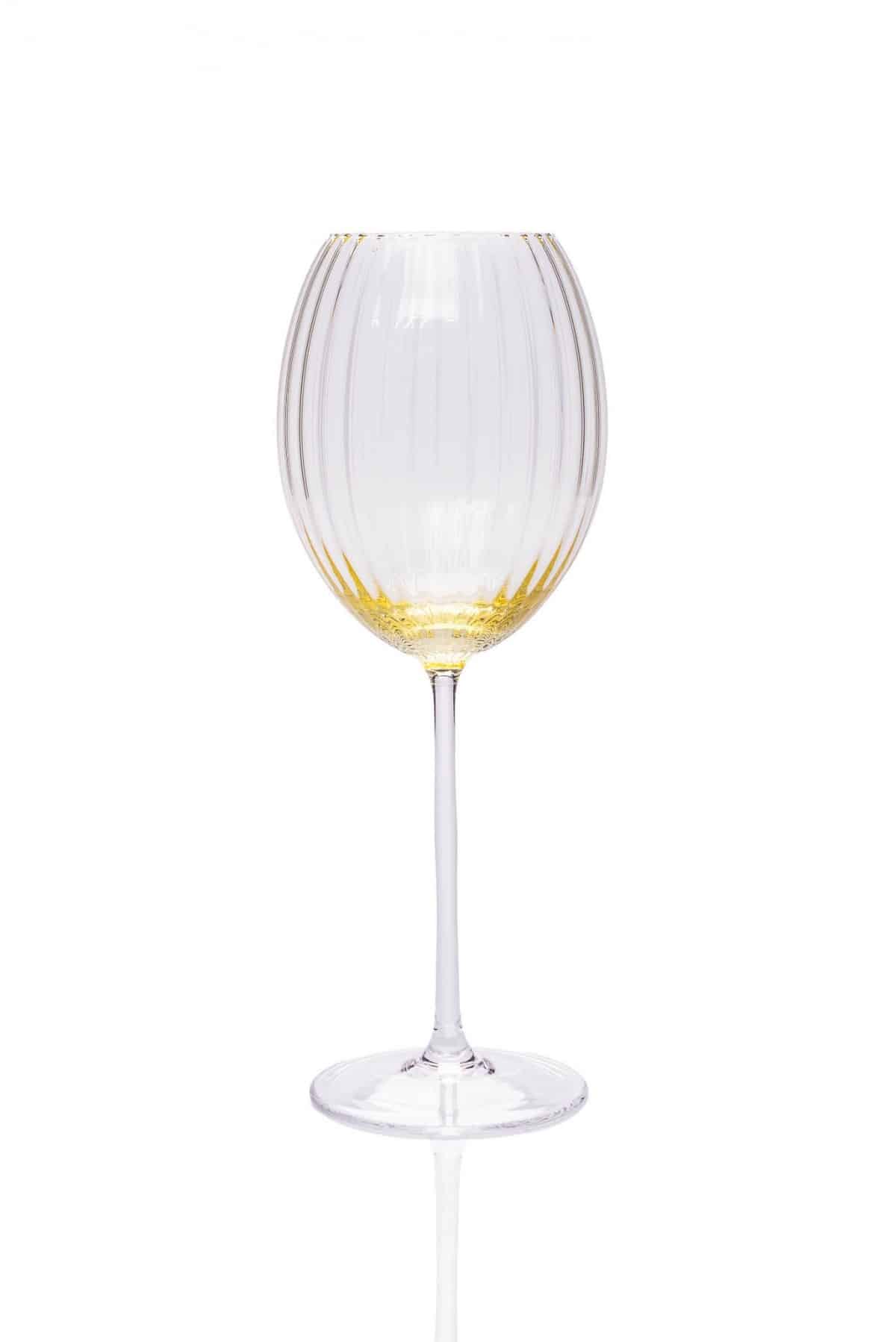 Lyon ovalt vinglas, gult vinglas, borrlock, munblåst glas, handblåst vinglas, borrlock, rosglas.