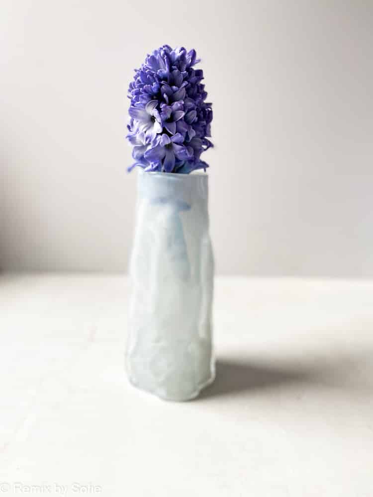 marie retpen, vas, vas med fläckar, curl vas, lockig vas, handblåst, liten curl vas, kors lockig vas, vas, blom vas, glas vas, vas i opal, munblåst glas, munblåst vas, curl vas, curl vaser, marie retpen vaser, glaspuffar, boromslag, remix av sofie, blommor vas, vaser, handblåst glas, dansk design unik vas, lockig blomma vas,