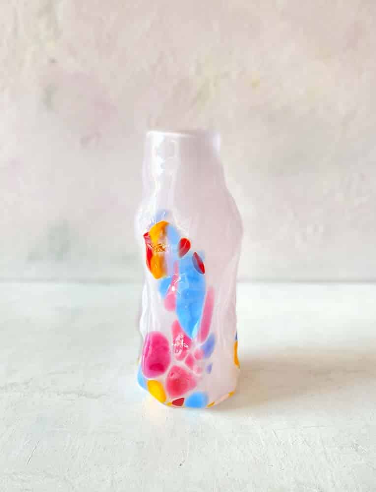 marie retpen, vas, vas med fläckar, curl vas, lockig vas, handblåst, liten curl vas, kors lockig vas, vas, blom vas, glas vas, vas i opal, munblåst glas, munblåst vas, curl vas, curl vaser, marie retpen vaser, glas puffar, bor täcka, remix av sofie, blommor vas, vaser, handblåst glas, dansk design unik vas, lockig blomma vas, heminredning