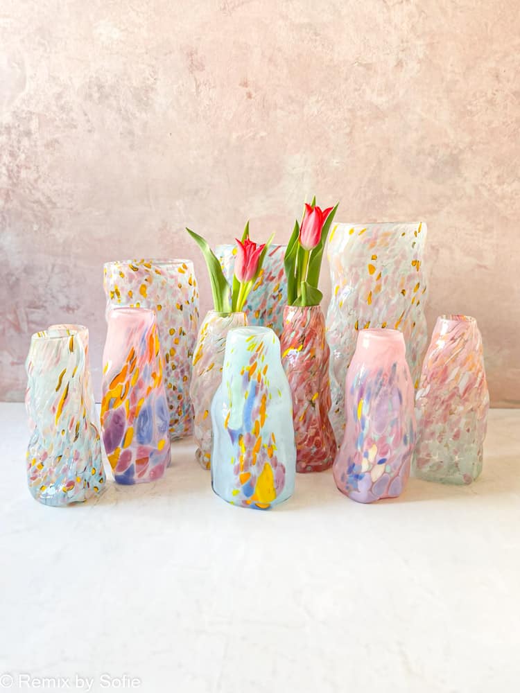 marie retpen, vas, vas med fläckar, curl vas, lockig vas, handblåst, liten curl vas, kors lockig vas, vas, blom vas, glas vas, vas i opal, munblåst glas, munblåst vas, curl vas, curl vaser, marie retpen vaser, glas puffar, bor täcka, remix av sofie, blommor vas, vaser, handblåst glas, dansk design unik vas, lockig blomma vas, heminredning