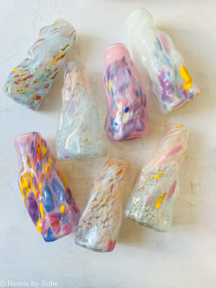 marie retpen, vas, vas med fläckar, curl vas, lockig vas, handblåst, liten curl vas, kors lockig vas, vas, blom vas, glas vas, vas i opal, munblåst glas, munblåst vas, curl vas, curl vaser, marie retpen vaser, glas puffar, bor täcka, remix av sofie, blommor vas, vaser, handblåst glas, dansk design unik vas, lockig blomma vas, heminredning