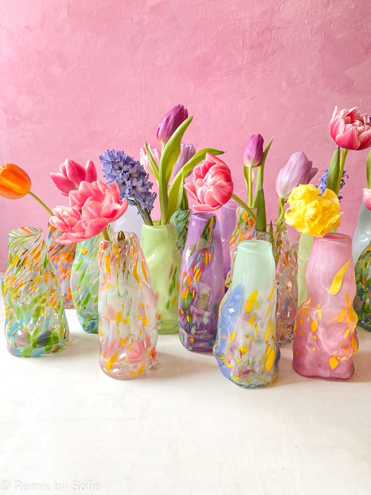 marie retpen, vas, vas med fläckar, curl vas, lockig vas, handblåst, liten curl vas, kors lockig vas, vas, blom vas, glas vas, vas i opal, munblåst glas, munblåst vas, curl vas, curl vaser, marie retpen vaser, glas puffar, bor täcka, remix av sofie, blommor vas, vaser, handblåst glas, dansk design unik vas, lockig blomma vas,
