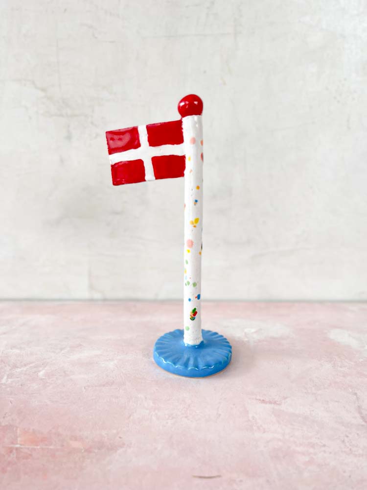 flagga från lerspelet, flaggor från lejonhålan, dansebrosflagg, flagga i keramik