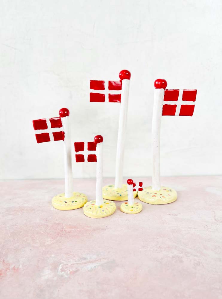 flagga från lerspelet, flaggor från lejonhålan, dansebrosflagg, flagga i keramik