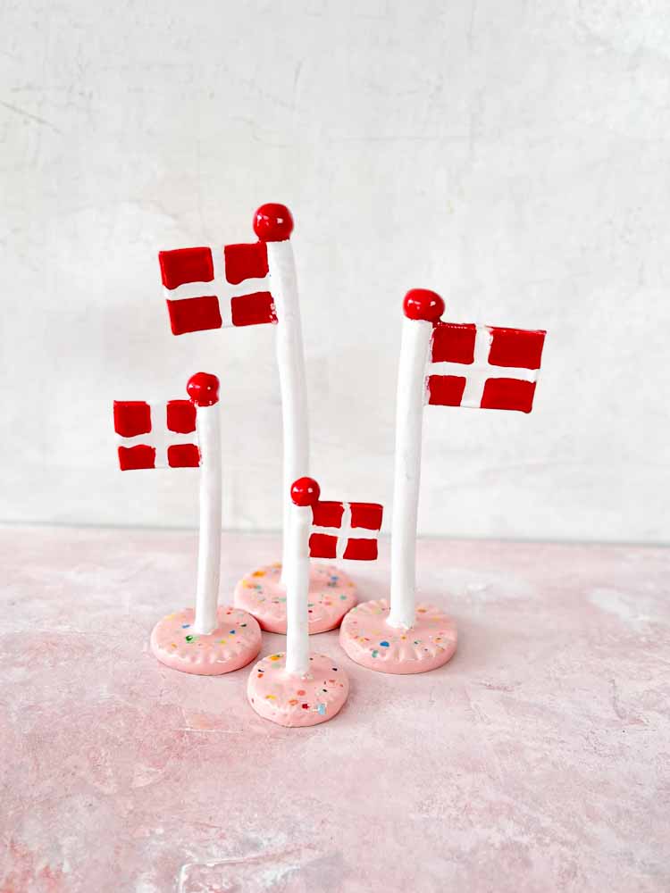 flagga från lerspelet, flaggor från lejonhålan, dansebrosflagg, flagga i keramik