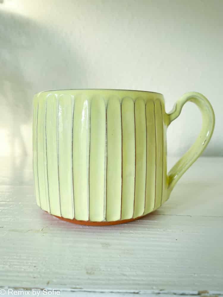triné Lise keramik, räfflad kopp, kopp, handvänd kopp, keramisk kopp, tekopp, kaffekopp, lattekopp, kopp med handtag, triné Lise keramik, cappucino kopp, stengods kopp, keramisk kopp, mögel,