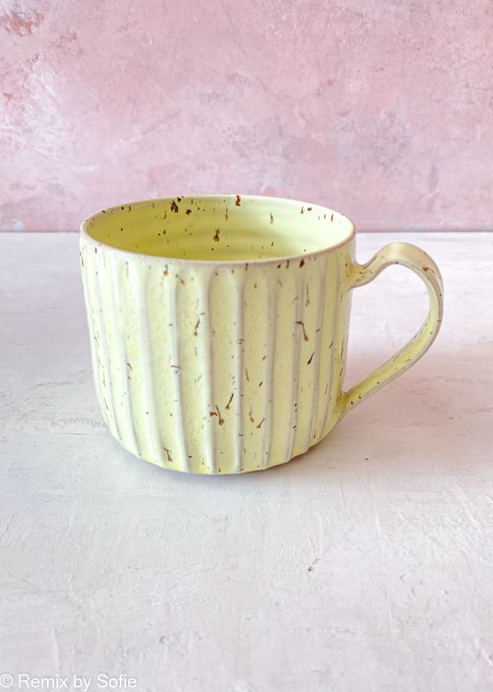 Triné Lise keramik, räfflad kopp, kopp, handvänd kopp, keramisk kopp, tekopp, kaffekopp, latte kopp, kopp med handtag, triné Lise keramik, cappucino kopp, stengods kopp, keramik kopp, mugg,