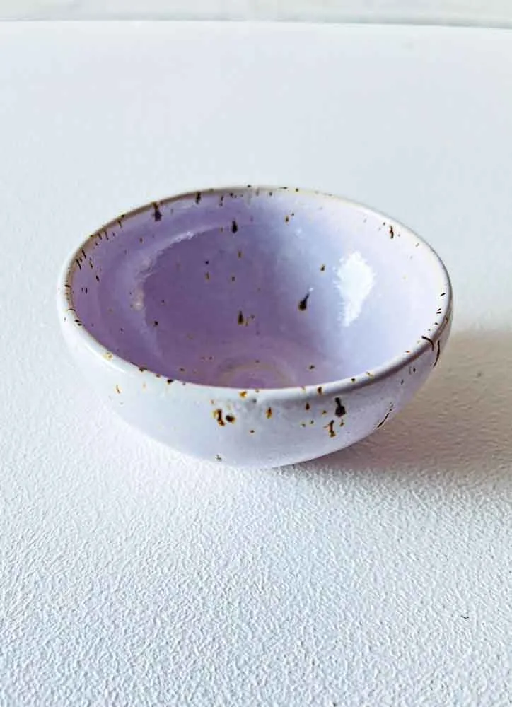 keramisk liten skål eller saltbad