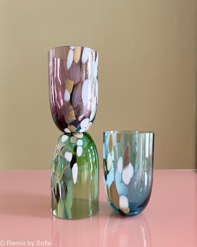 anna von lipa, anna von lipa stänkglas, anna von lipa glas, anna von lipa dricksglas, vattenglas, konfettiglas, målat glas, munblåst glas, marmorglas, borbeläggning, bostäder, interiör, anna von lipa stänk och konfetti glas, stänk
