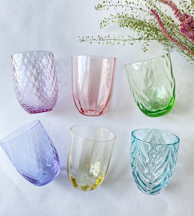 Anna von lipa, Remix av Sofie, Anna von lipa glas, handblåst glas, dricksglas, vattenglas, färgat glas, mix och mattck glas, mix & mattck glas, tumlare, waweglas, virvla glas, harlekinglas, spiralglas, bambuglas, olivglas, bordsduk, anna von lipa glas, anna von lipa återförsäljare