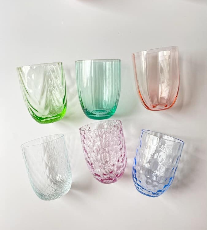 Anna von lipa, Remix av Sofie, Anna von lipa glas, handblåst glas, dricksglas, vattenglas, färgat glas, mix och mattck glas, mix & mattck glas, tumlare, waweglas, virvla glas, harlekinglas, spiralglas, bambuglas, olivglas, bordsduk, anna von lipa glas, anna von lipa återförsäljare