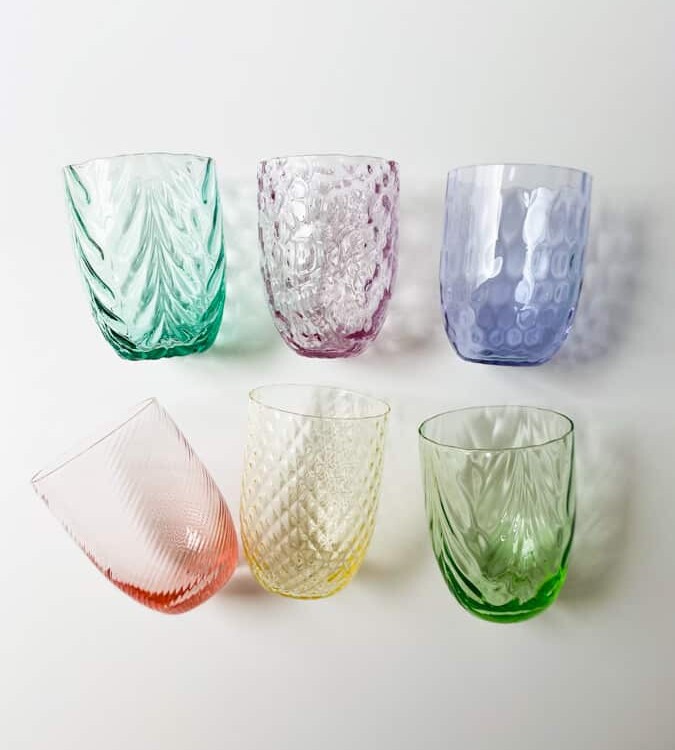 Anna von lipa, Remix av Sofie, Anna von lipa glas, handblåst glas, dricksglas, vattenglas, färgat glas, mix och mattck glas, mix & mattck glas, tumlare, waweglas, virvla glas, harlekinglas, spiralglas, bambuglas, olivglas, bordsduk, anna von lipa glas, anna von lipa återförsäljare