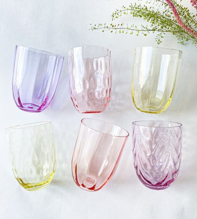 Anna von lipa, Remix av Sofie, Anna von lipa glas, handblåst glas, dricksglas, vattenglas, färgat glas, mix och mattck glas, mix & mattck glas, tumlare, waweglas, virvla glas, harlekinglas, spiralglas, bambuglas, olivglas, bordsduk, anna von lipa glas, anna von lipa återförsäljare