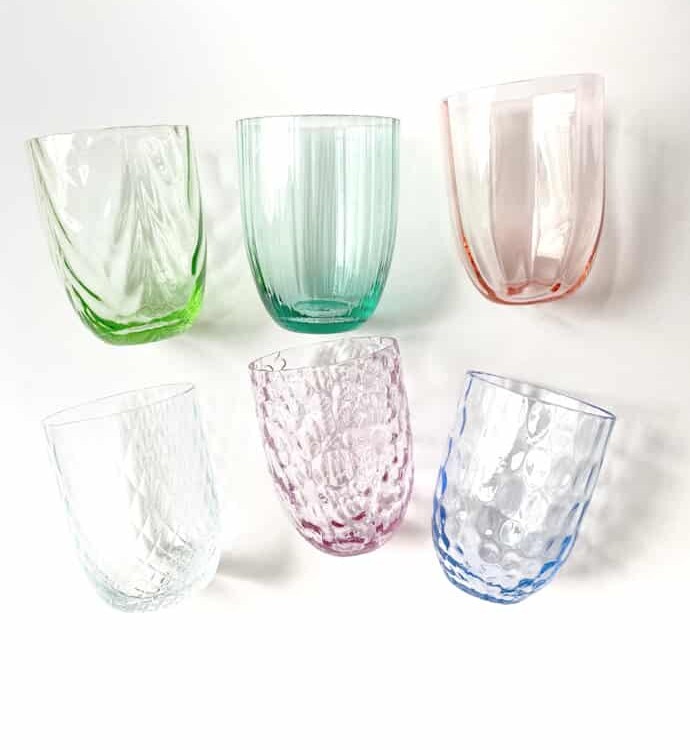 Anna von lipa, Remix av Sofie, Anna von lipa glas, handblåst glas, dricksglas, vattenglas, färgat glas, mix och mattck glas, mix & mattck glas, tumlare, waweglas, virvla glas, harlekinglas, spiralglas, bambuglas, olivglas, bordsduk, anna von lipa glas, anna von lipa återförsäljare