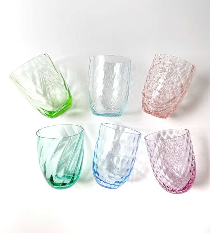 Anna von lipa, Remix av Sofie, Anna von lipa glas, handblåst glas, dricksglas, vattenglas, färgat glas, mix och mattck glas, mix & mattck glas, tumlare, waweglas, virvla glas, harlekinglas, spiralglas, bambuglas, olivglas, bordsduk, anna von lipa glas, anna von lipa återförsäljare