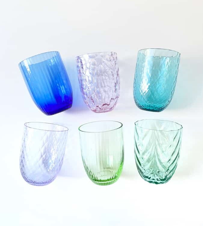 Anna von lipa, Remix av Sofie, Anna von lipa glas, handblåst glas, dricksglas, vattenglas, färgat glas, mix och mattck glas, mix & mattck glas, tumlare, waweglas, virvla glas, harlekinglas, spiralglas, bambuglas, olivglas, bordsduk, anna von lipa glas, anna von lipa återförsäljare