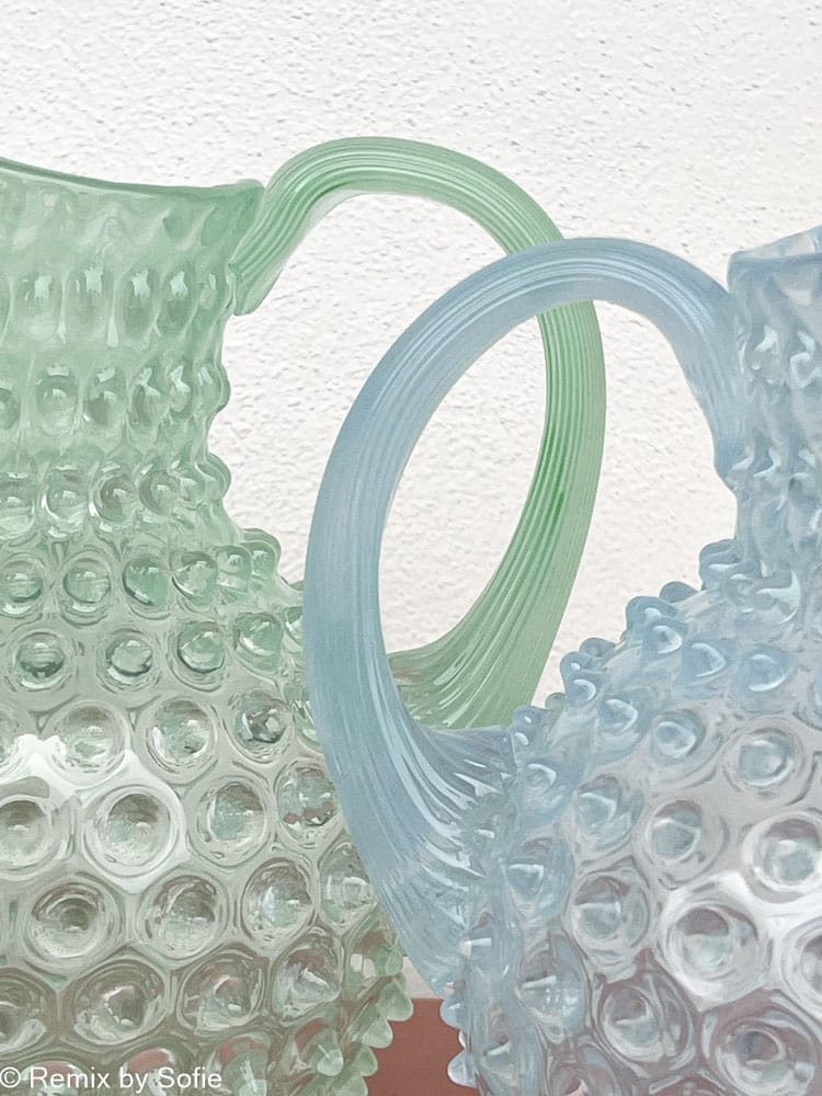 2 liter kanna i ogenomskinligt, opalt glas, opalt glas, munblåst opalt glas kanna, remix av sofie, 2 liter kanna, anna von lipa igelkott kanna, kanna i igelkott glas, anna von lipa återförsäljare, anna von lipa kanna, anna von lipa igelkott kanna, igelkott kanna, igelkott kanna, igelkott kanna, igelkott kanna