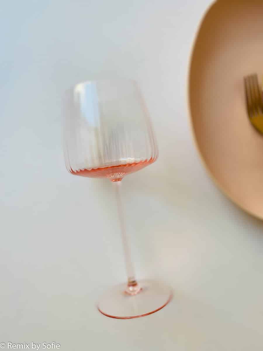 anna von lipa glas, anna von lipa vinglas, vinglas, vinglas, vinglas, munblåst glas, vinglas, bordsduk, Lyon vinglas,